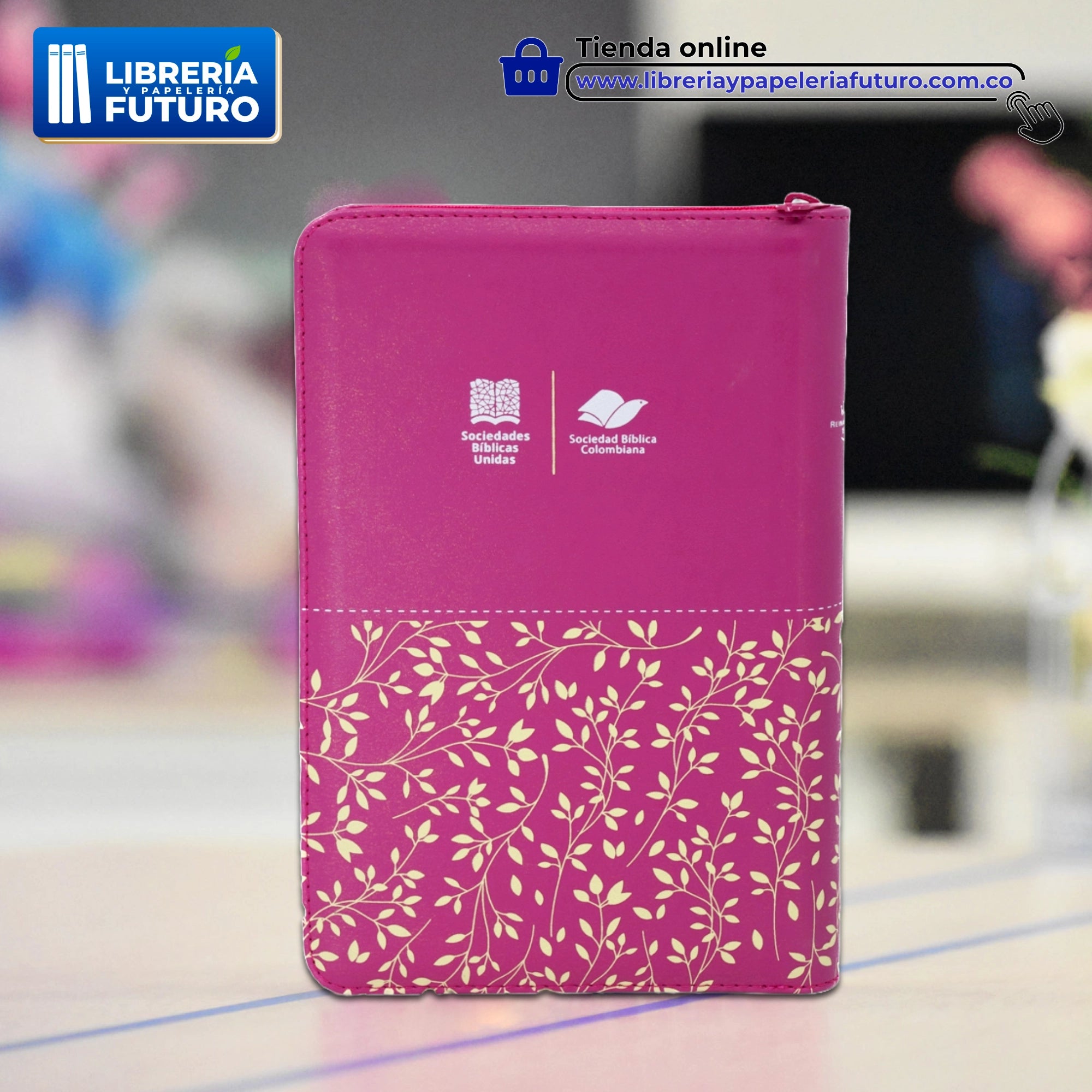 Biblia Floral Fucsia, en tamaño y letra mediana con índice y cremallera