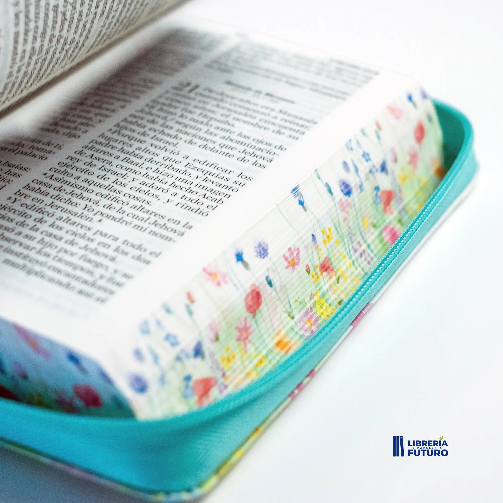 Bibliaturquesapeq3_a5bb0eb5-a653-4296-a34c-95a0fa608cab.webp