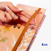 Biblia mediana salmón primavera con elástico
