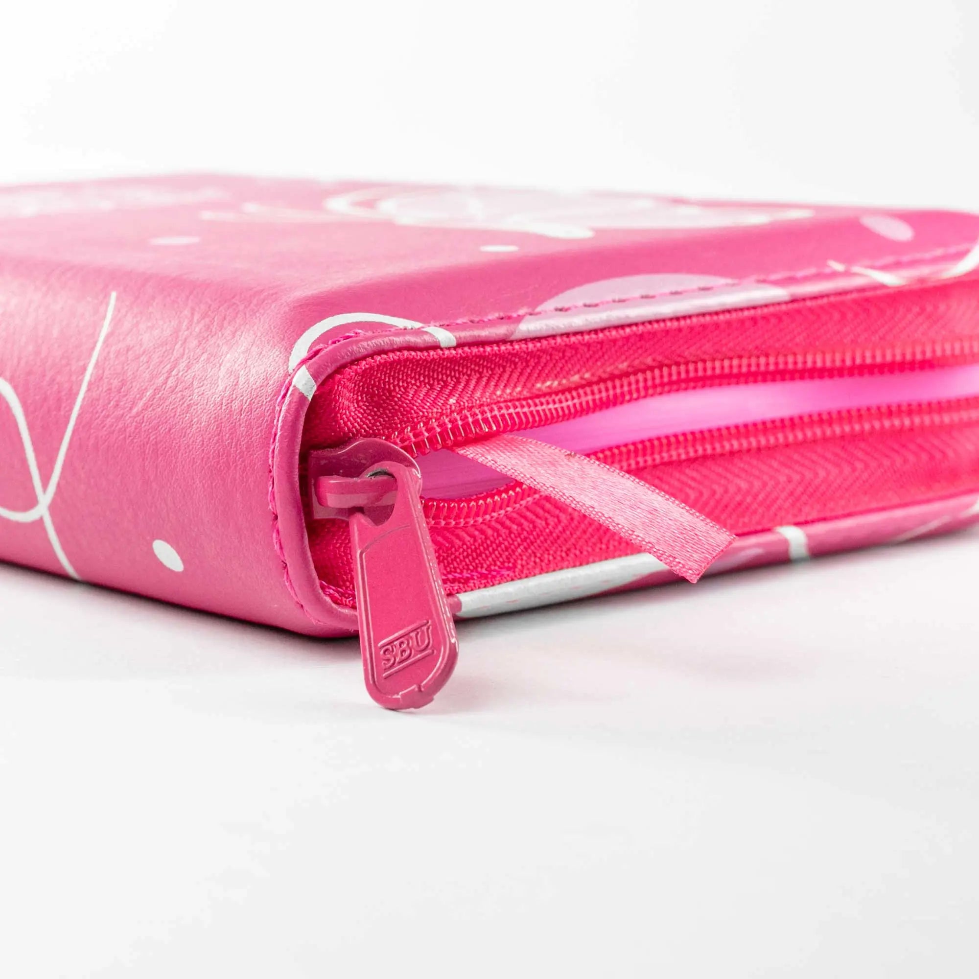 Biblia Fucsia Mariposa en Tamaño y Letra Mini con Cremallera
