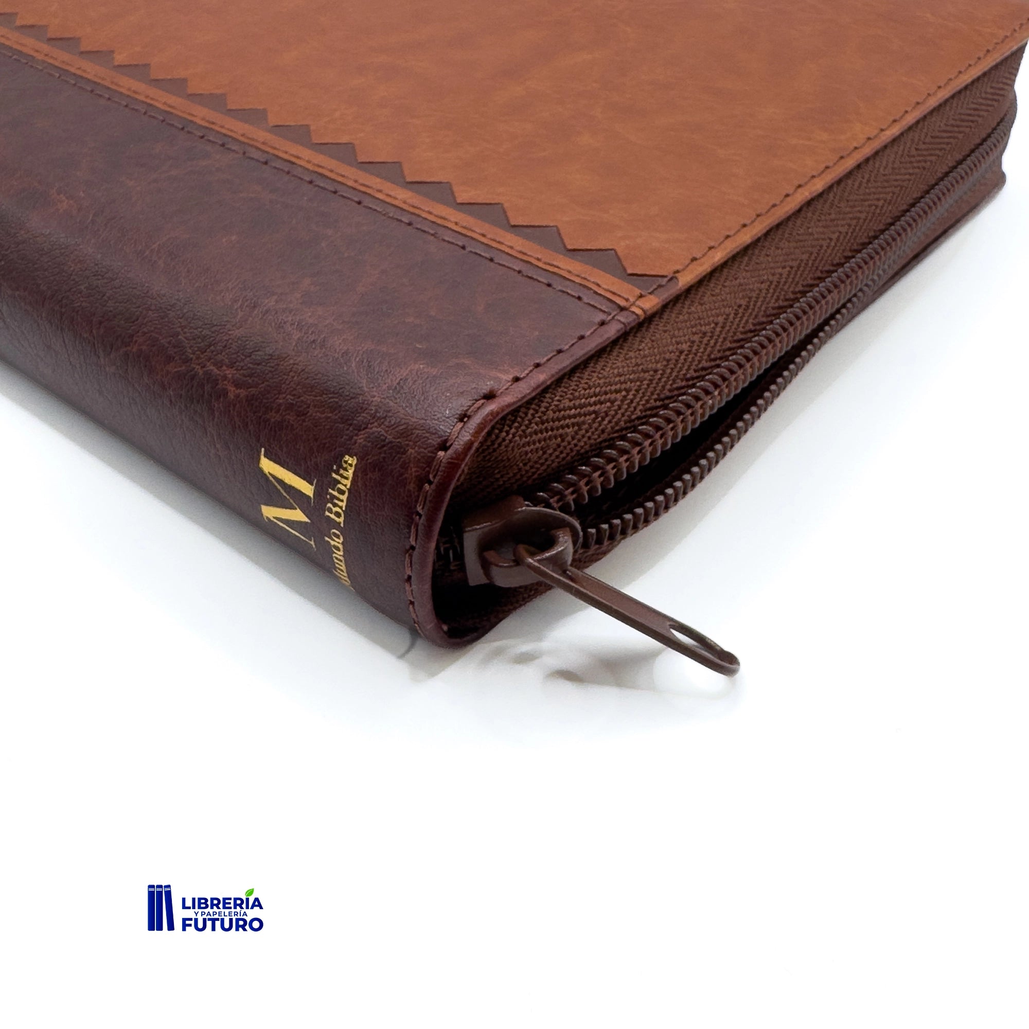 Biblia marrón clásica mediana