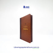 Biblia marrón clásica mediana